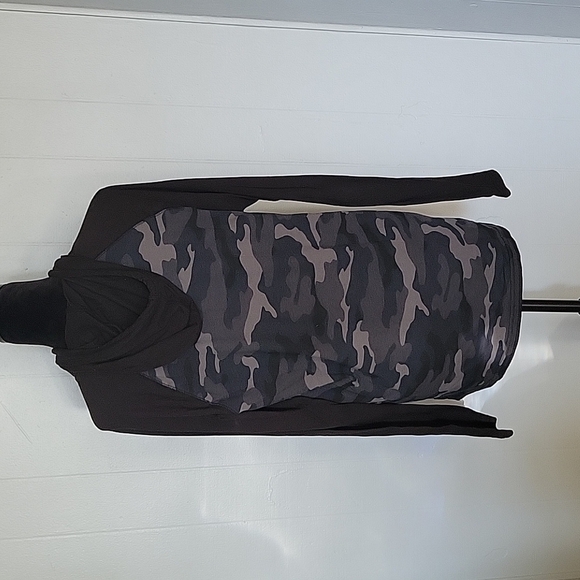 Express women lightweight camo hoodie size medium - Picture 5 of 8